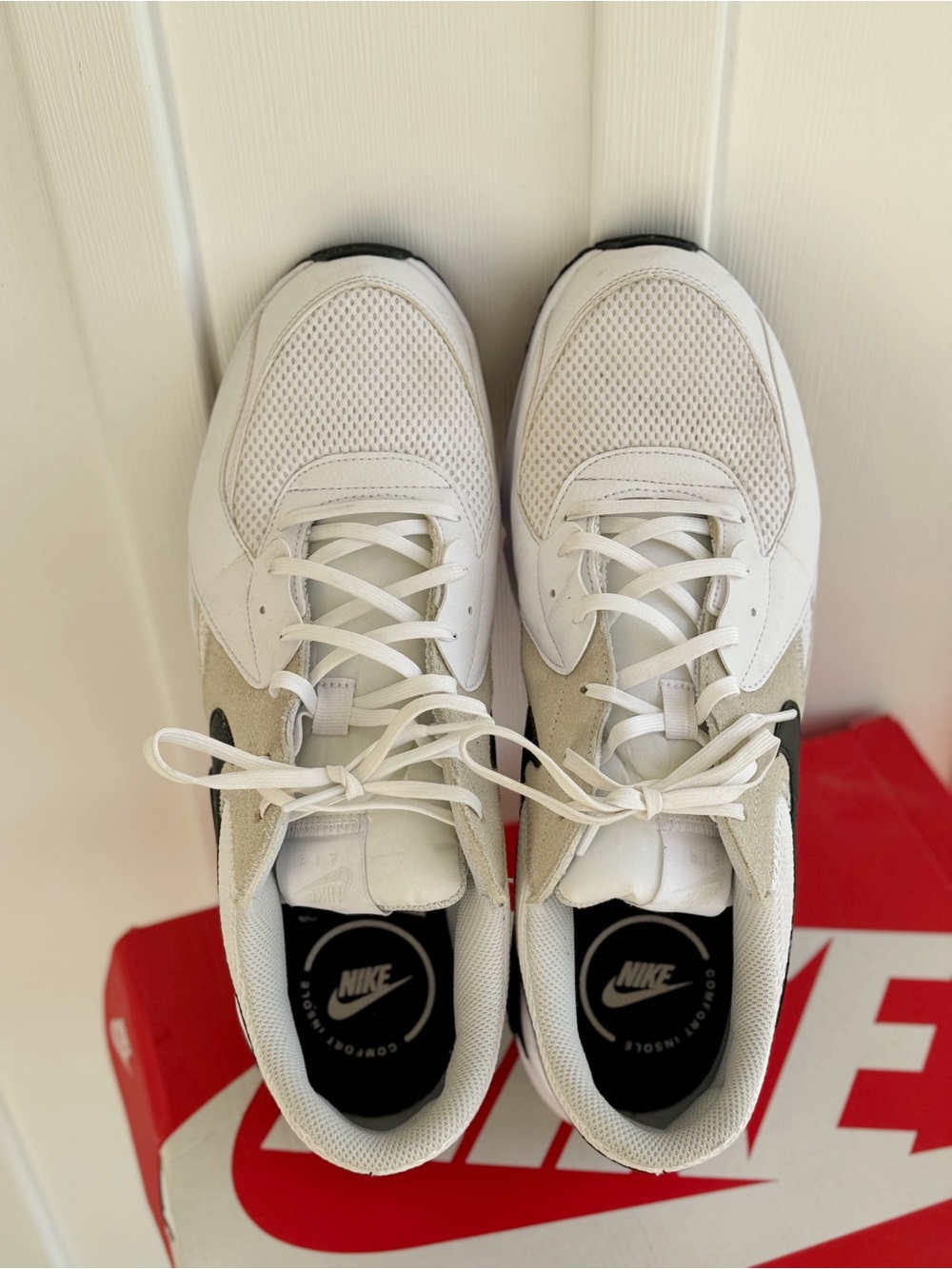 Nike Air Max Men's White and Black Running Sneakers - Picture 4 of 7